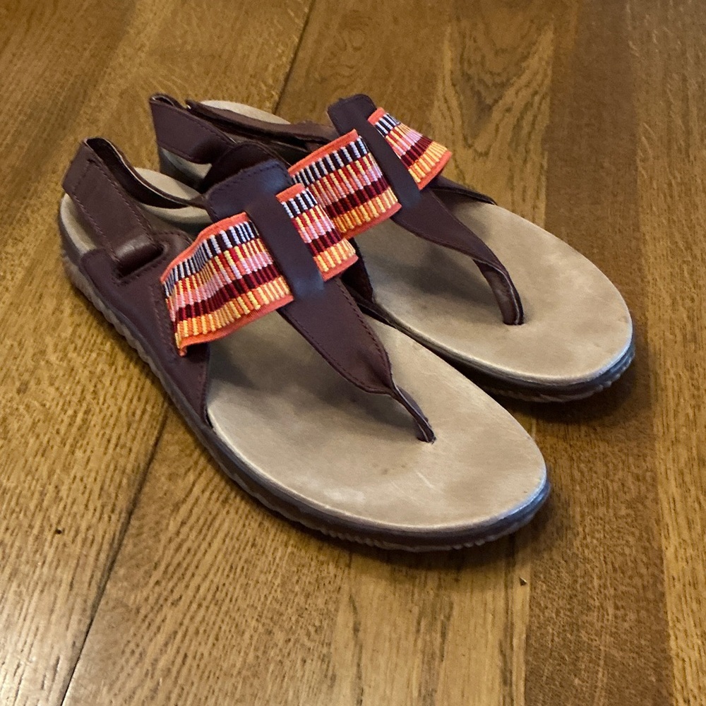 Woman’s Sorel brown leather with multi color strap sandal. Size 7. Like new!Cute